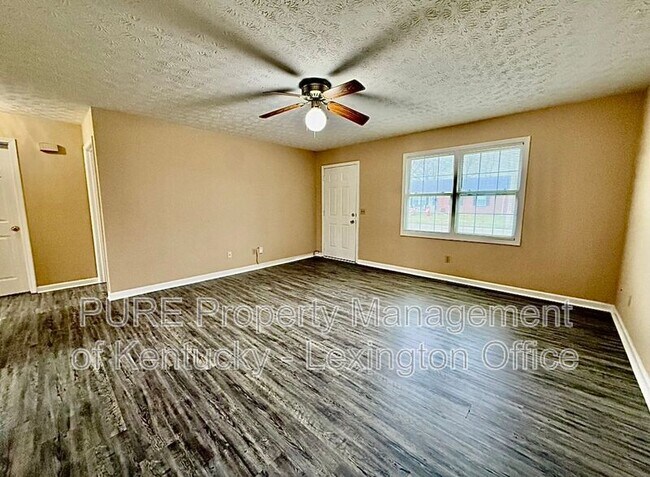 Building Photo - 198 Daisy St