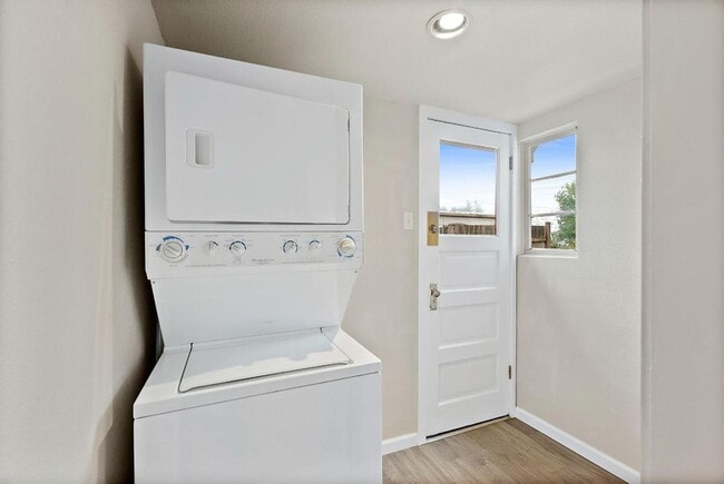 Building Photo - Charming Corner-Lot Tacoma Home with Huge ...