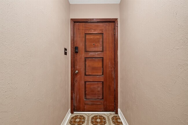 Building Photo - 7403 Shady Vale Ln
