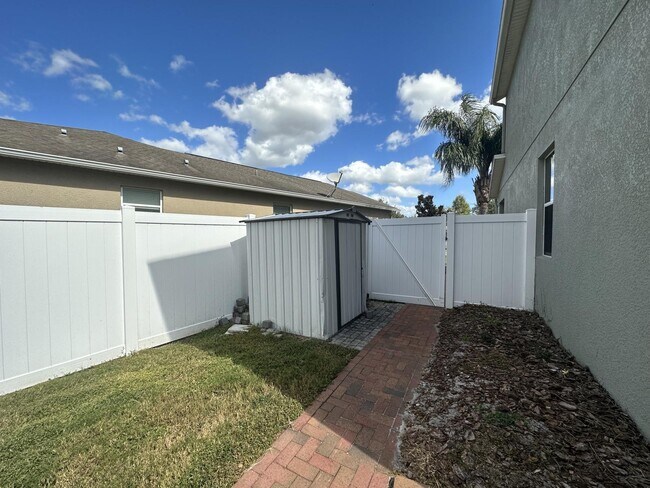 Building Photo - "Spacious 5-Bedroom Retreat with Scenic Views in The Verandahs!"