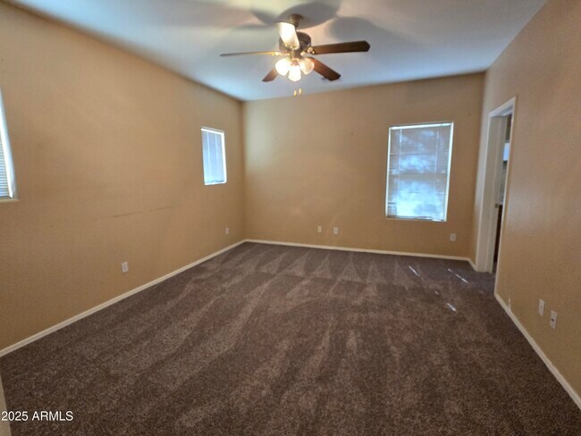 Building Photo - 16036 W Custer Ln