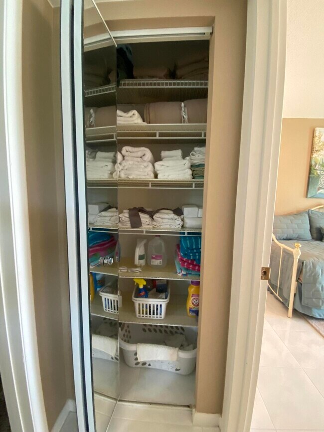 Building Photo - 72 Newport D