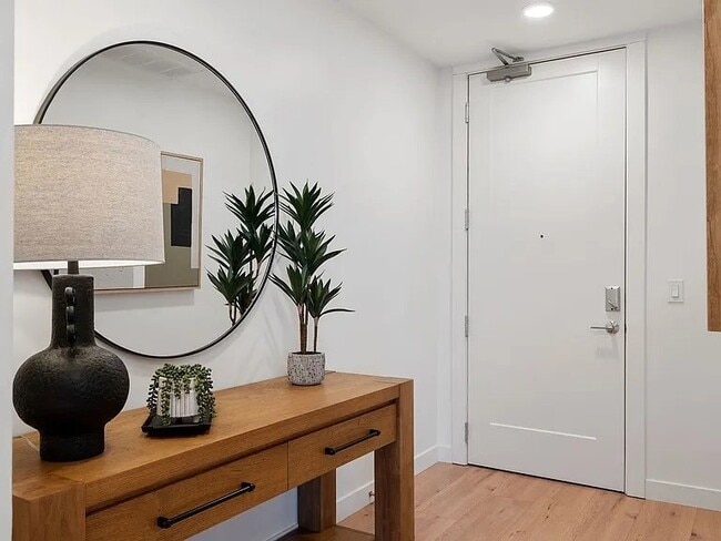 Building Photo - 1212 Demonbreun St