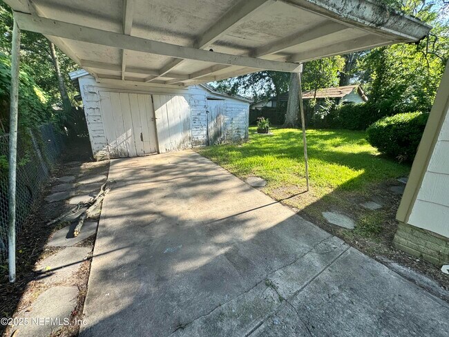 Building Photo - 4050 Dellwood Ave