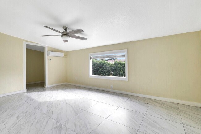 Building Photo - 4389 Bellewood St
