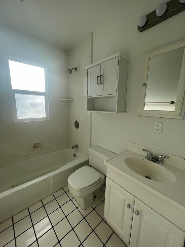 Building Photo - Recently Renovated Provo Home