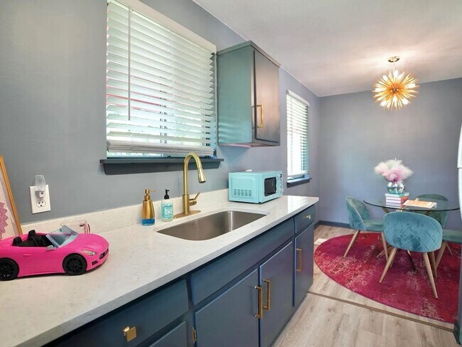 Building Photo - Three Bedroom Home