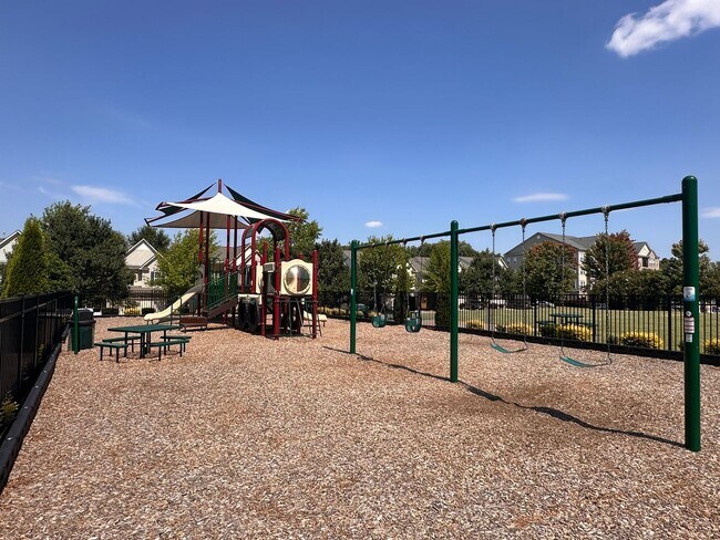 Building Photo - **MOVE IN SPECIAL!**Beautiful 3BR/2.5BA Home in Charlotte!