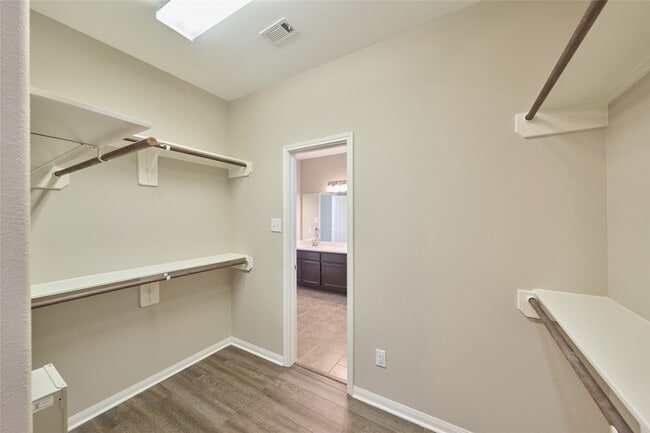 Building Photo - 12635 Lakeshore Dr