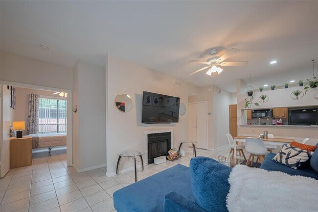 Building Photo - 2121 El Paseo St