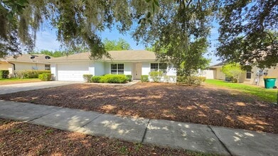 Building Photo - 3 Bed, 2 Bath, 2 Car garage in The Groves at Baytree Community