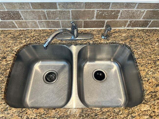 Building Photo - 3363 Willow Meadow Ln