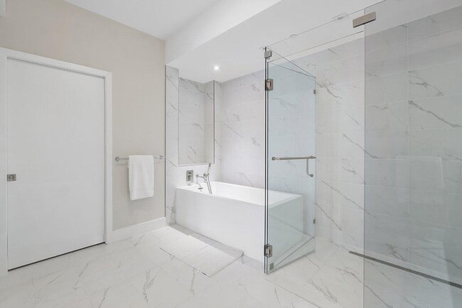 Building Photo - 3100 N Ocean Dr