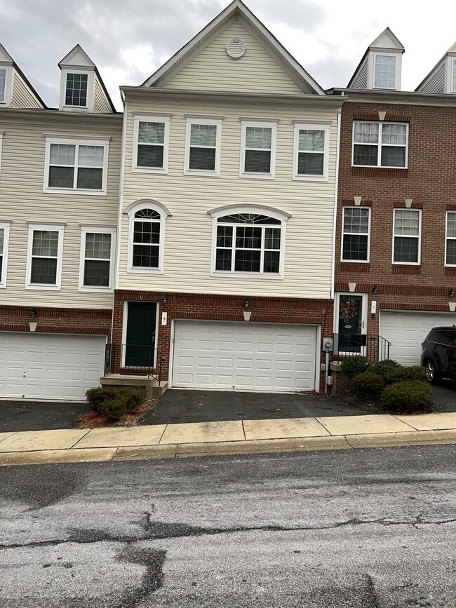 Building Photo - 5 Lookout Dr