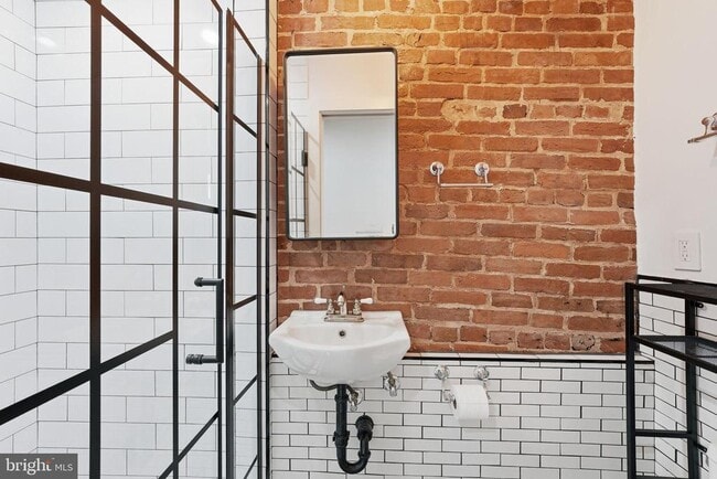 Building Photo - 718 Rhode Island Ave NW