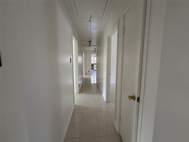 Building Photo - 14407 Locke Ln