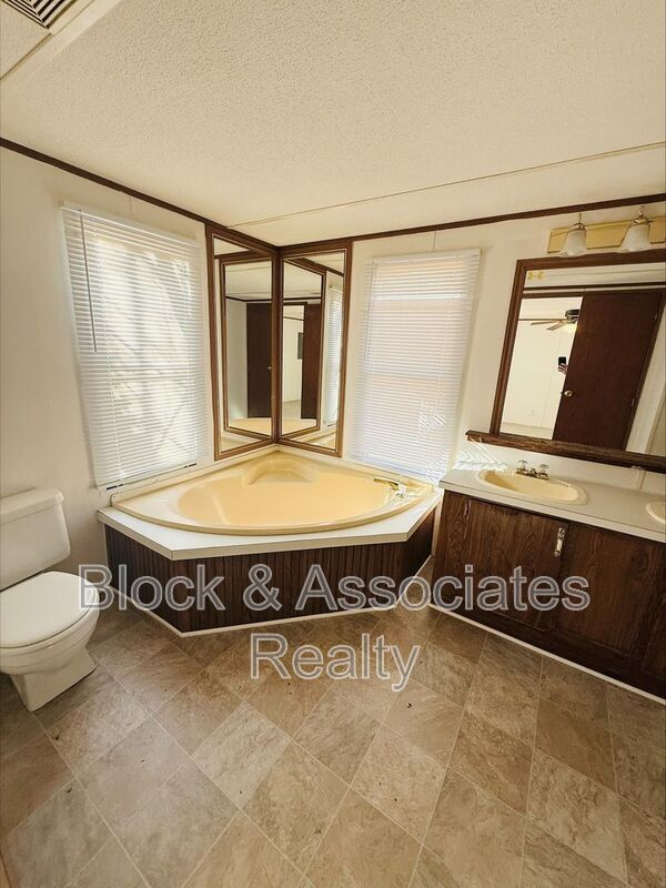 Building Photo - 1066 Worthville Rd