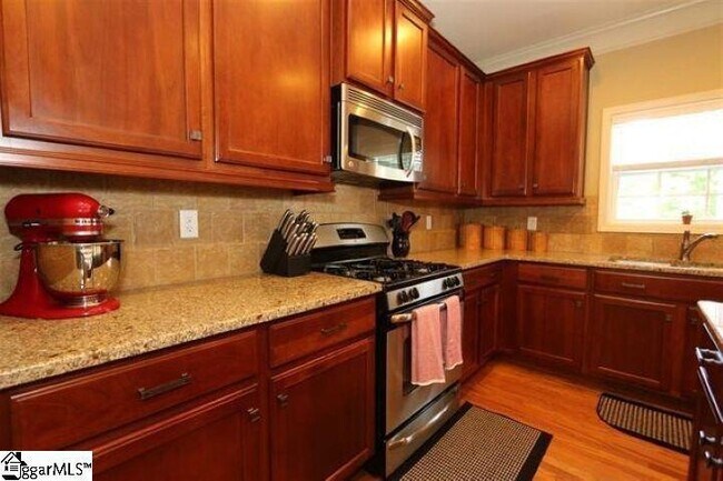 Building Photo - 204 Wild Meadow Dr