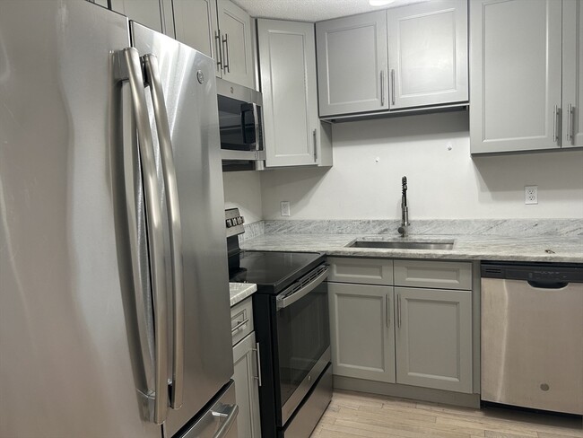 Building Photo - 380A Great Rd