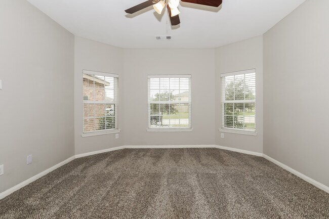 Building Photo - 20718 Round Key Dr