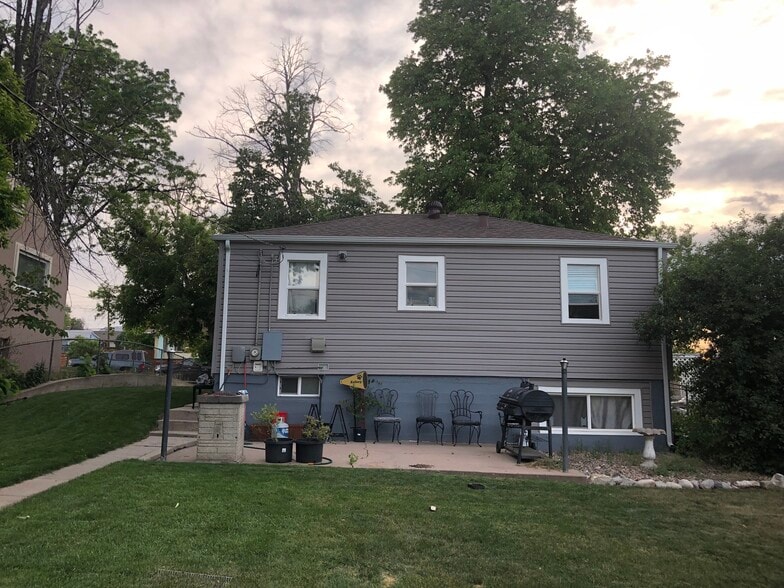 Back of house - 814 Julian St