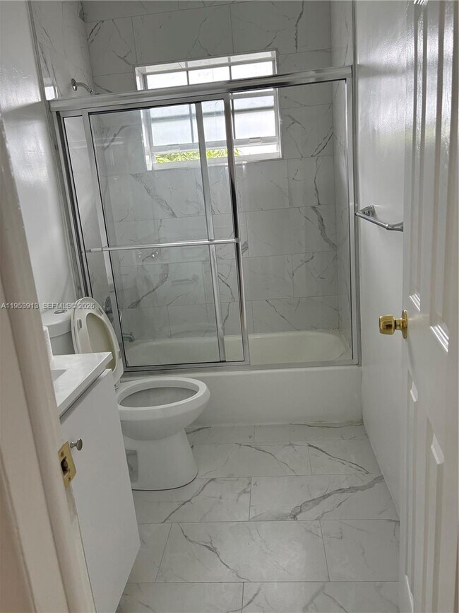 Building Photo - 280 NE 48th Terrace