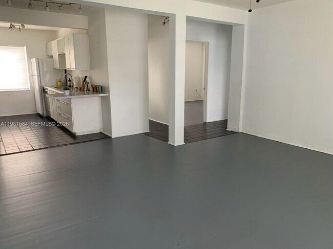 Building Photo - 424 NE 82nd St