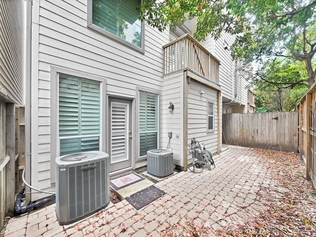 Building Photo - 503 Roy St