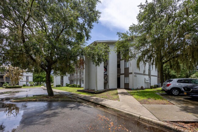 Building Photo - 6519 W Newberry Rd