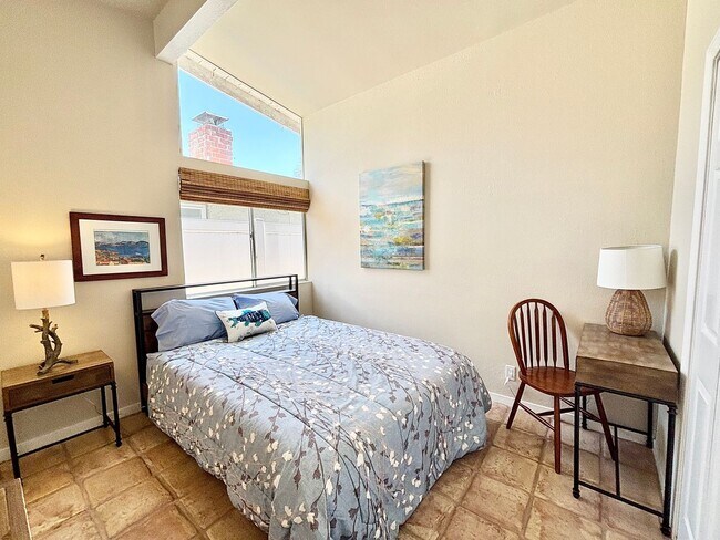 Building Photo - 207 Rossmore- MFR