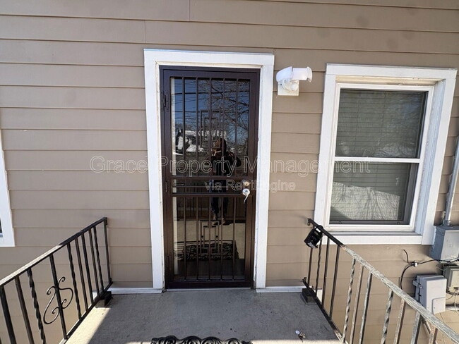 Building Photo - 310 S 2nd Ave