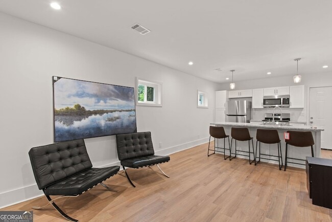 Building Photo - 636 Francis Pl NW