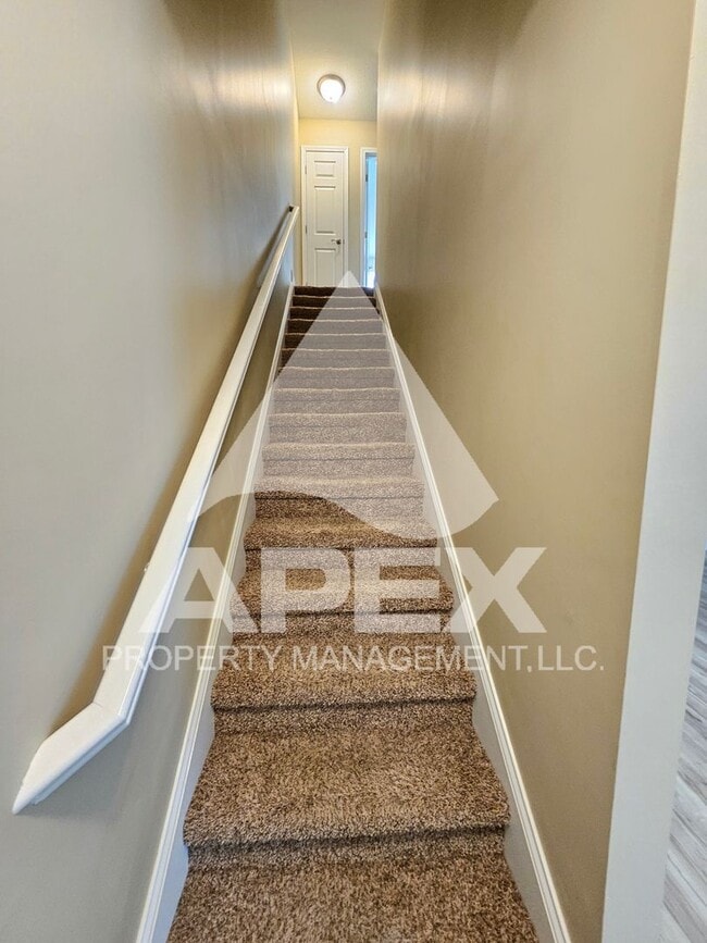 Building Photo - AVALON TOWNHOMES – LIKE NEW - 2 Bd/2.5 Ba Townhome off Topside Road with convenient access to Mar...