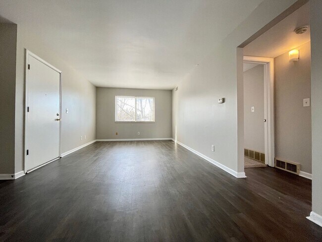 Building Photo - 4245 Oak Park Dr SE