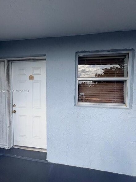 Building Photo - 9375 Fontainebleau Blvd