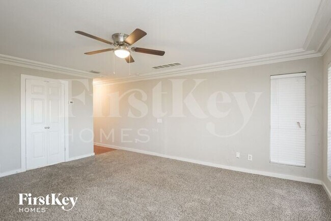 Building Photo - 1709 Plummer Dr