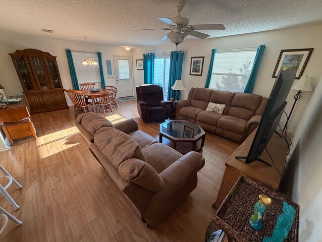 Building Photo - 2 bedroom 2 bath patio villa
