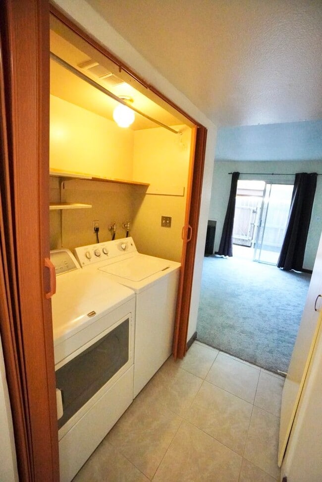 Building Photo - Charming 2-bedroom, 1.5-bathroom condo in ...