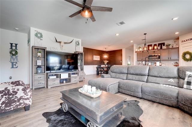 Building Photo - 830 Rustic Way