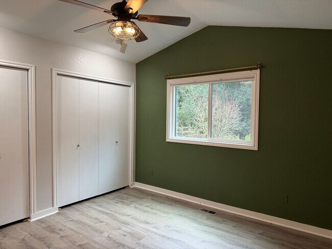 Building Photo - Lovely Single Level Rambler with Custom Finishes and Pet Friendly!