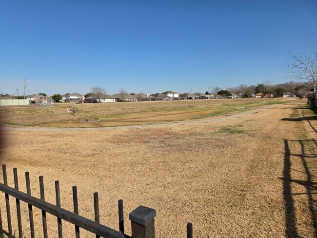 Building Photo - 7019 Brody Ln