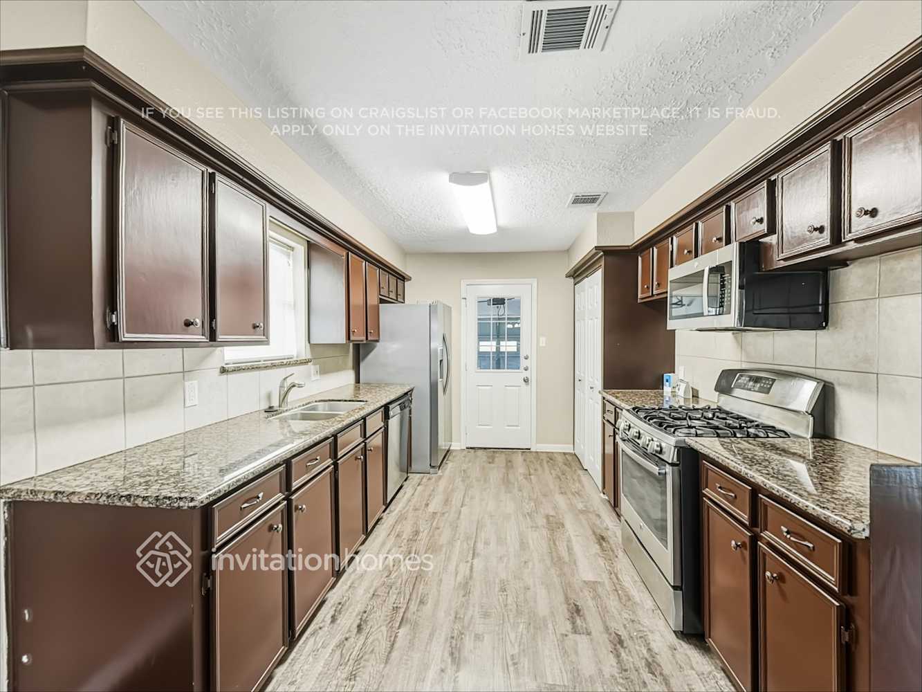 Building Photo - 1824 Meadow Creek Dr