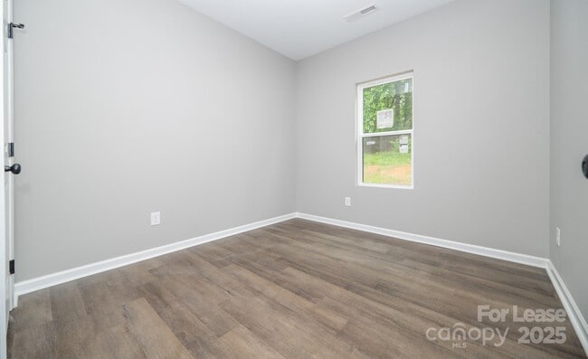Building Photo - 117 Chavis Ln