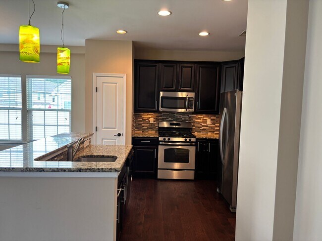 Building Photo - Beautiful End Unit Townhome in the McCarle...