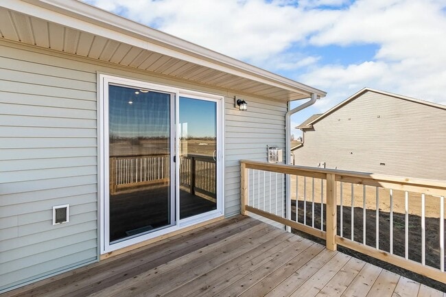 Building Photo - Beautiful Spacious Newly Built Townhome