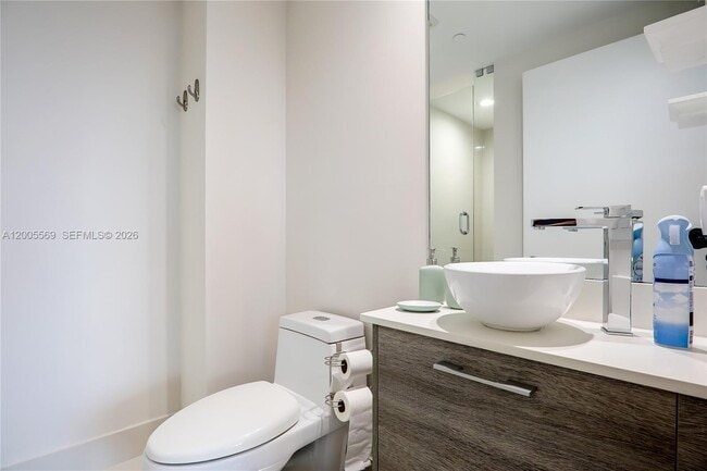 Building Photo - 650 NE 32nd St