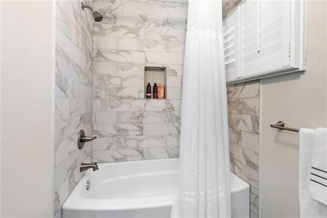 Building Photo - 2026 Harwinor Rd SE