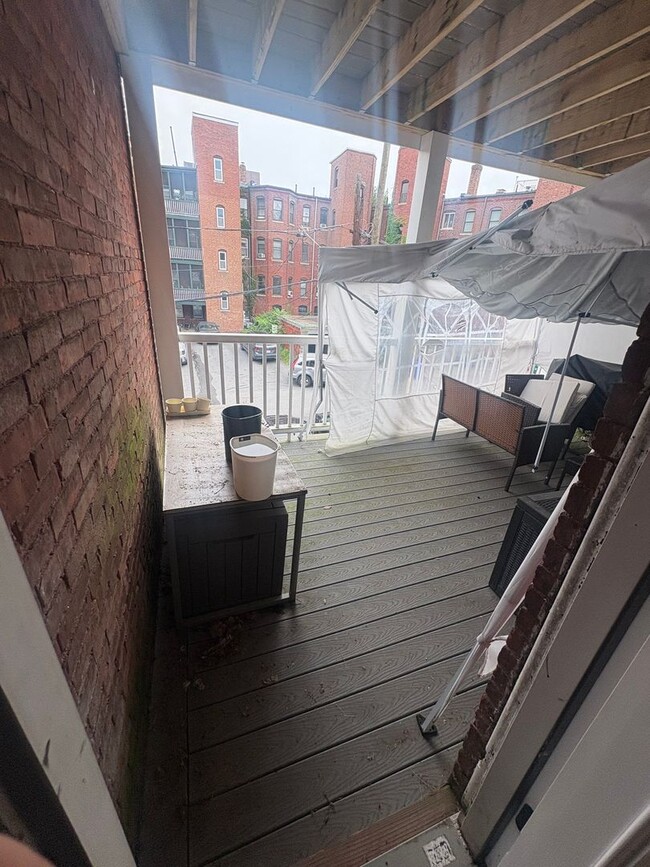 Building Photo - Amazing 3 bed 2 bath in Brookline!