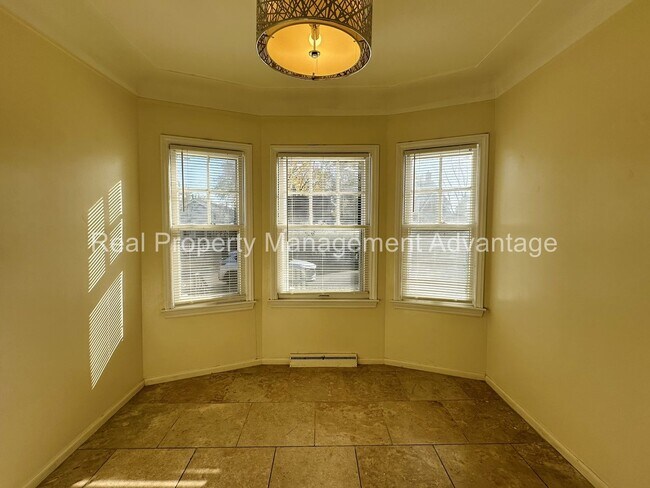 Building Photo - Ferndale Charm Close to Everything - Bay W...