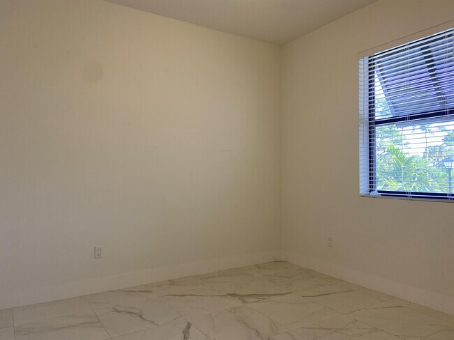 Building Photo - 359 Bella Sol Way